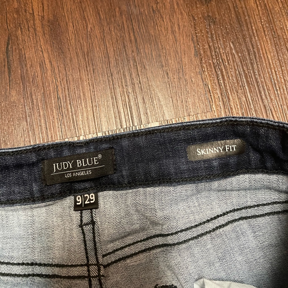 Judy Blue Raw Hem Skinny Fit Jeans - Picture 4 of 9
